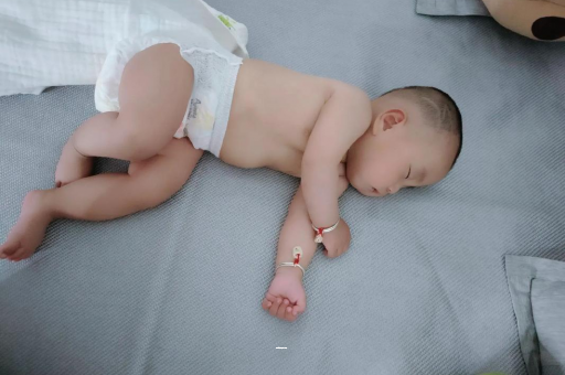 凤城宝宝总是摇头怎么回事